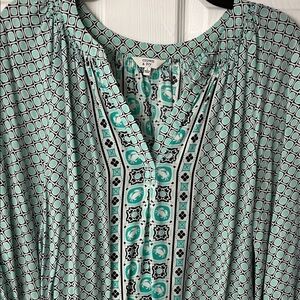 crown & ivy Mint Geometric Button-Front Peasant Blouse